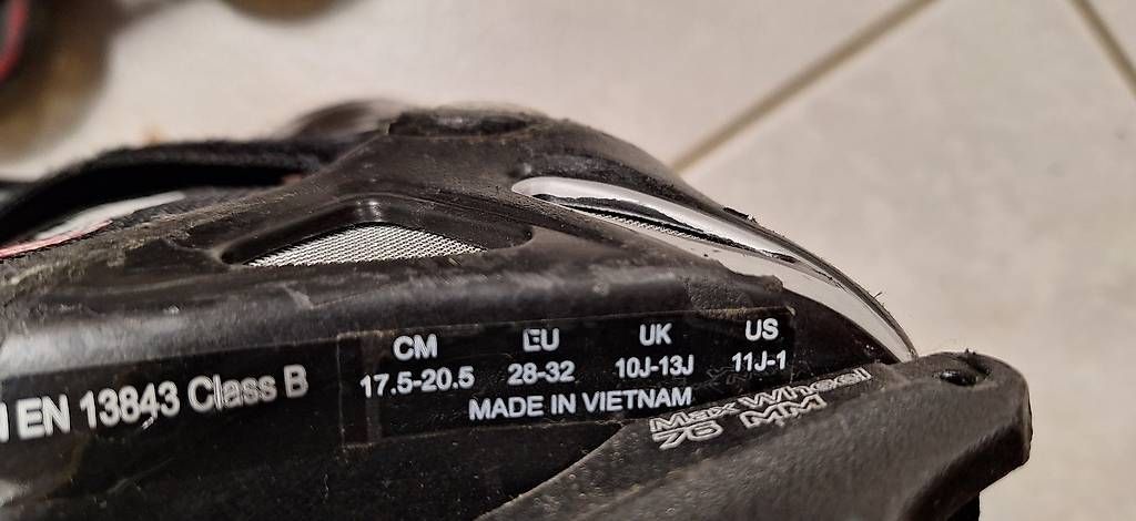 Pattini in linea & Pattini a rotelle: Rollerblades grösse 28-32 – Usato da Kölliken venduto da minimeee 2