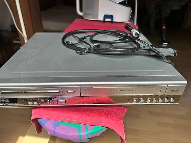 Lettore multimediale & Streamer: Lecteur VHS – Usato da Chézard-St-Martin venduto da Famille.Richard