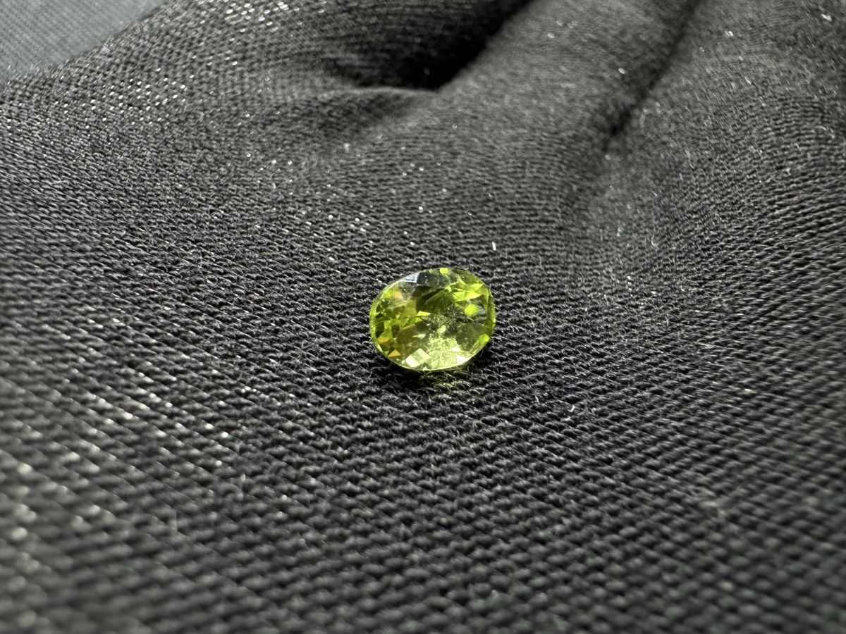 Pierres précieuses: Peridot, facettiert, 1.0ct, 5 x 7 mm – Neuf avec emballage d'origine à Wängi par Horus_Stone 2