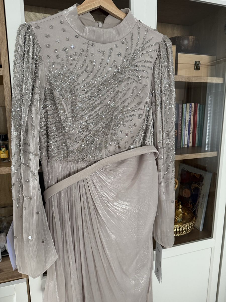 Vestiti: Elegantes Abendkleid mit Pailletten. – Nuovo e nell'imballaggio originale da Winterthur venduto da Gulsn 1