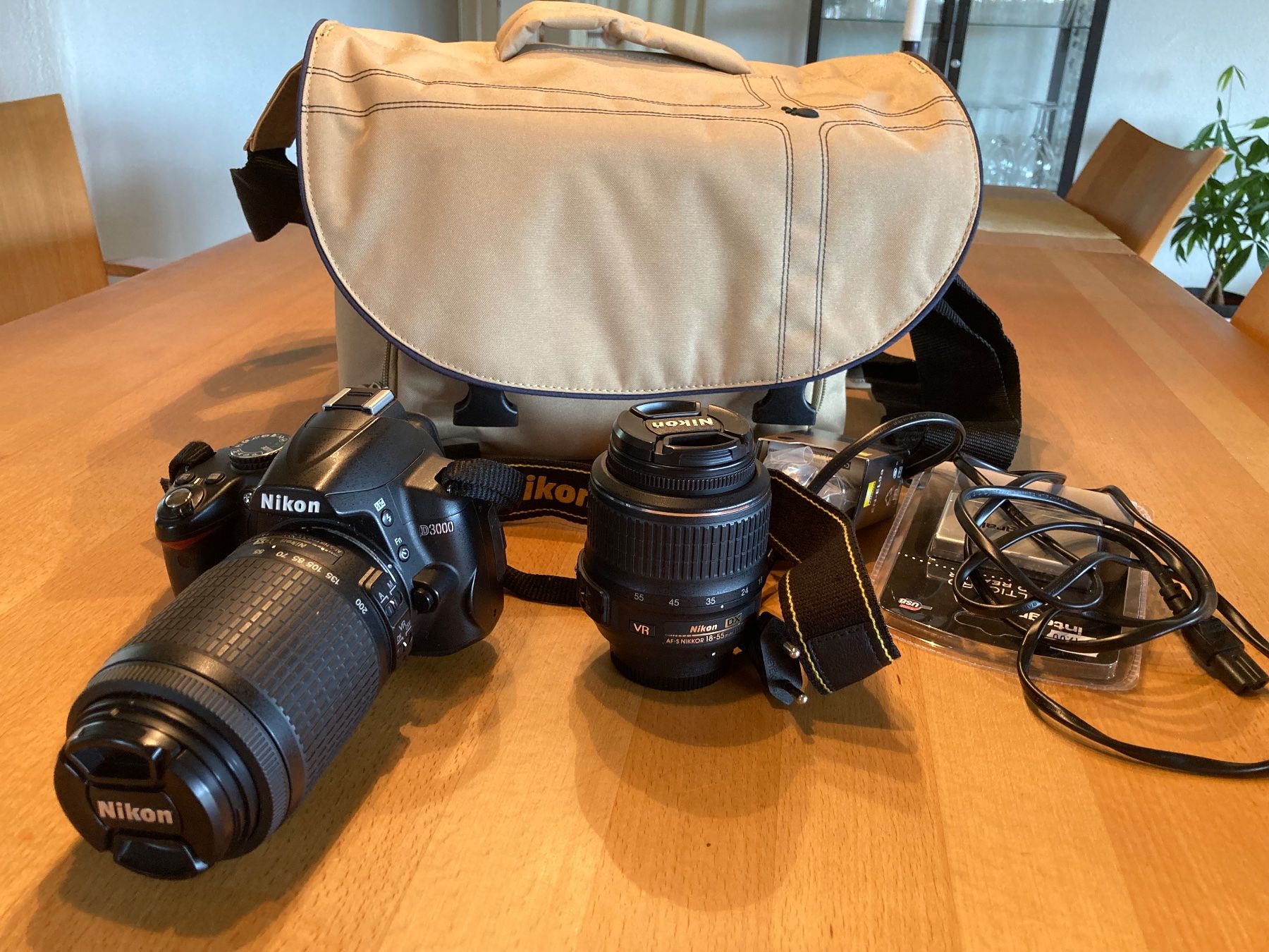 Nikon Fotocamera: Spiegelreflexkamera mit Objektiven – Usato da Riedholz venduto da Wegwarte1