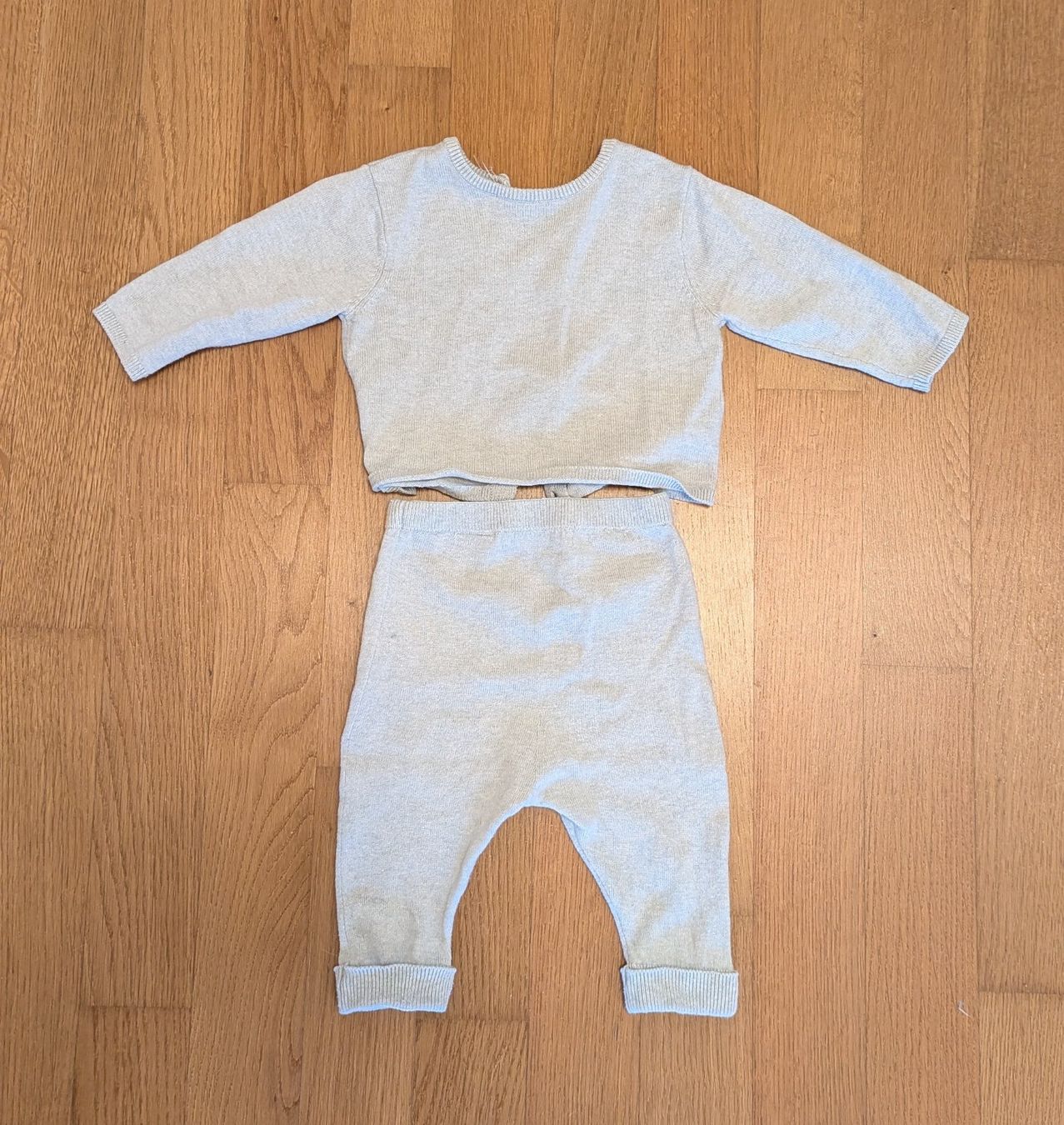 Zara Lotti & Set di vestiti: Süsses Baby-Set, Gr. 68cm, 3-6M – Usato da Emmen venduto da Mwassuup 1
