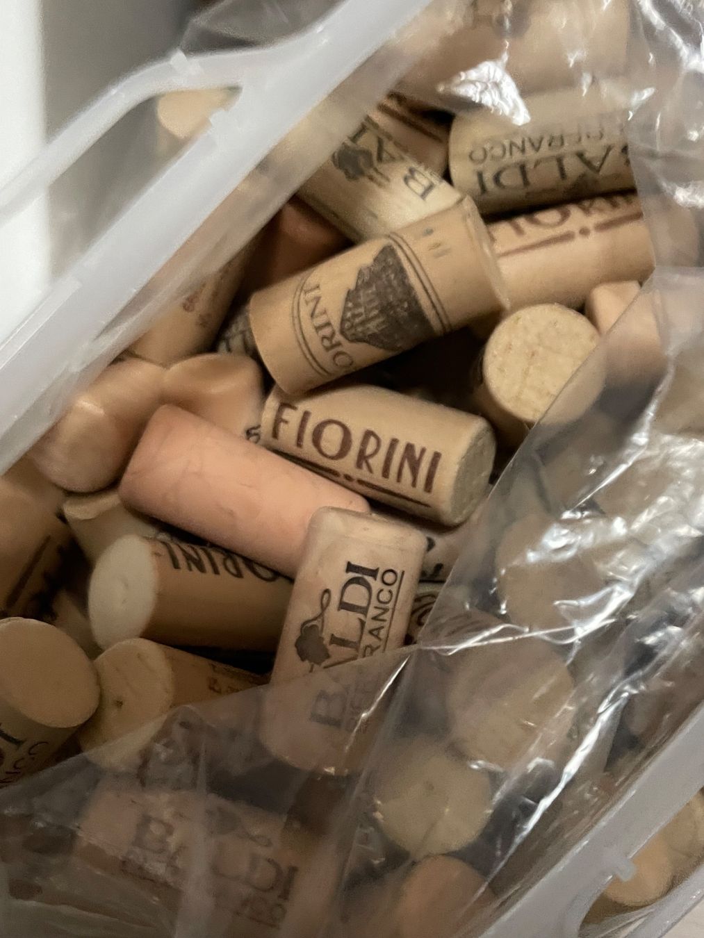 Apribottiglie & Tappi per chiusura: Zapfen aus Plastik – Usato da Seedorf UR venduto da Vita000 2