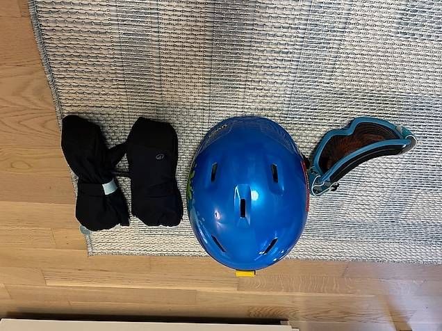 Casques: Set 4 ans, casque, masque et gants – D'occasion à Aran par Largo