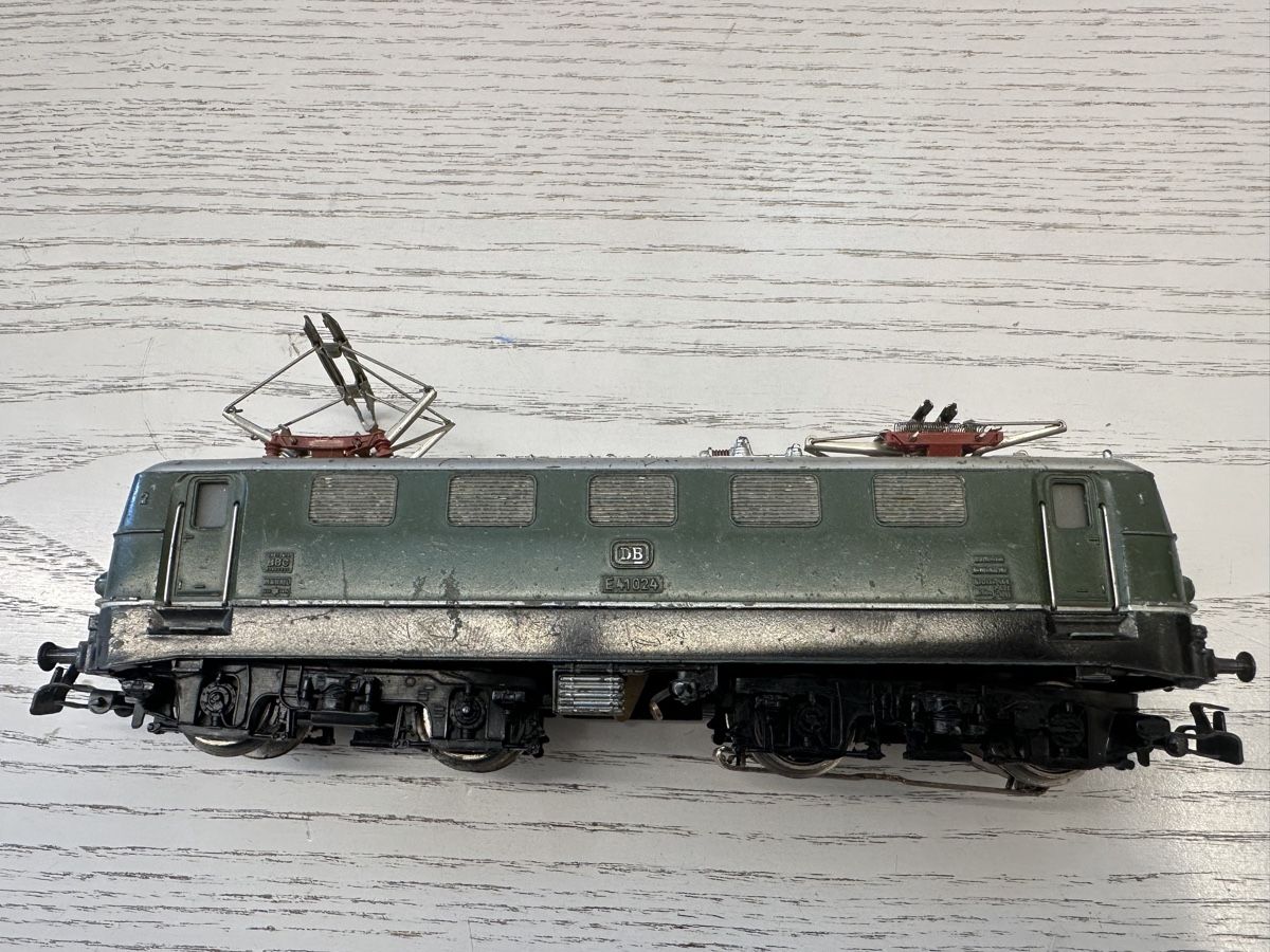 Märklin Modellini di ferrovie: Märklin 3037 DB BR 141 – Usato da Lupsingen venduto da New-Haven 2