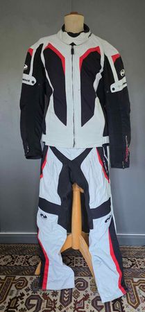 Motorradbekleidung