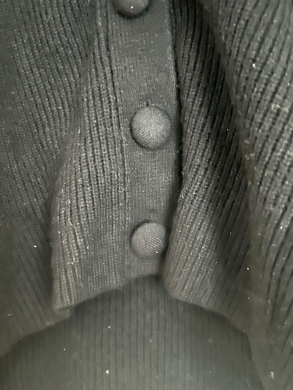 Zara Maglioni & Felpe: Zara Cardigan schwarz mit Knöpfen – Usato da Zürich venduto da Allys-Closet 1