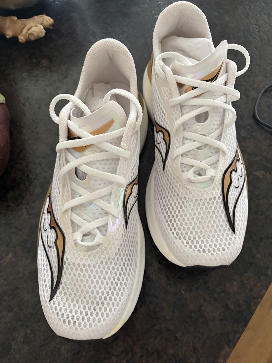 Saucony Scarpe da uomo: Saucony Endorphin Speed Pro 3 – Nuovo (secondo la descrizione) da Basel venduto da 737777