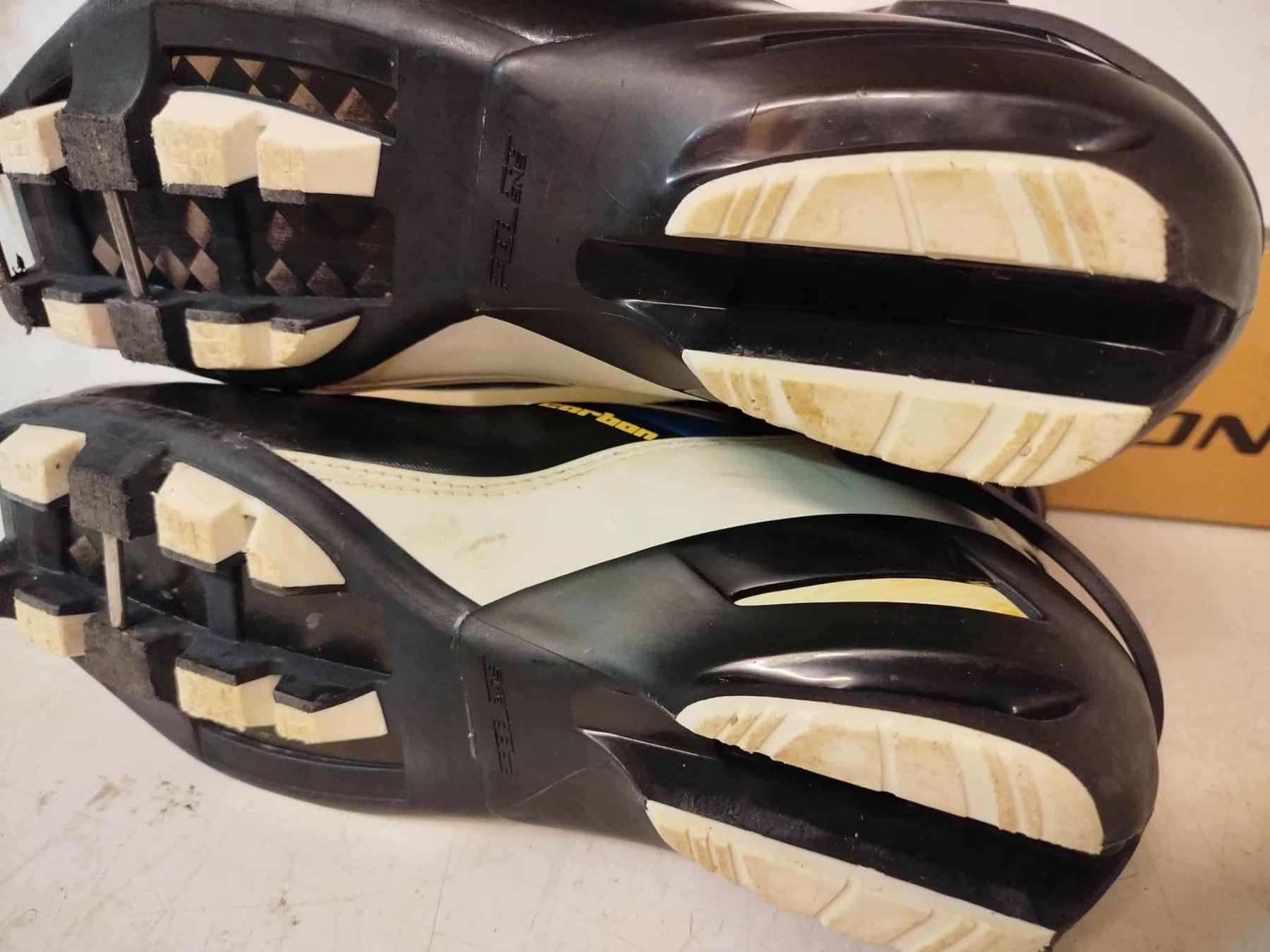 Salomon Herrenschuhe: Chaussures de ski Salomon RS Carbon – Gebraucht aus La Chaux-de-Fonds von Emmaus2300CDF 1