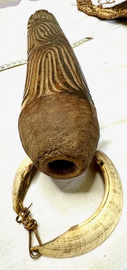 Tutte le decorazioni: Grosse Sammlung Asmat-Kopfjäger-Stammesobjekten – Usato da Thun venduto da Abalona3600 3