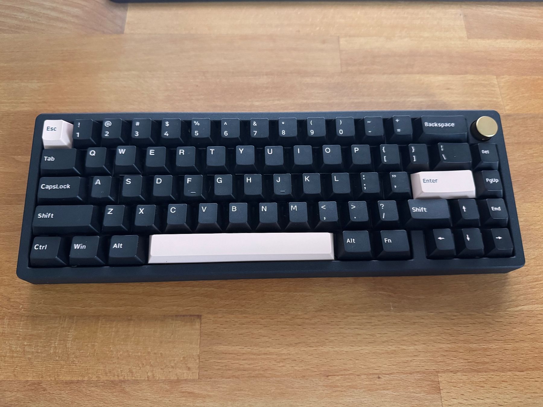 Claviers: MELESTRIA 65% Mechanical Keyboard Black with Case – D'occasion à Morschach par bic_7kkl