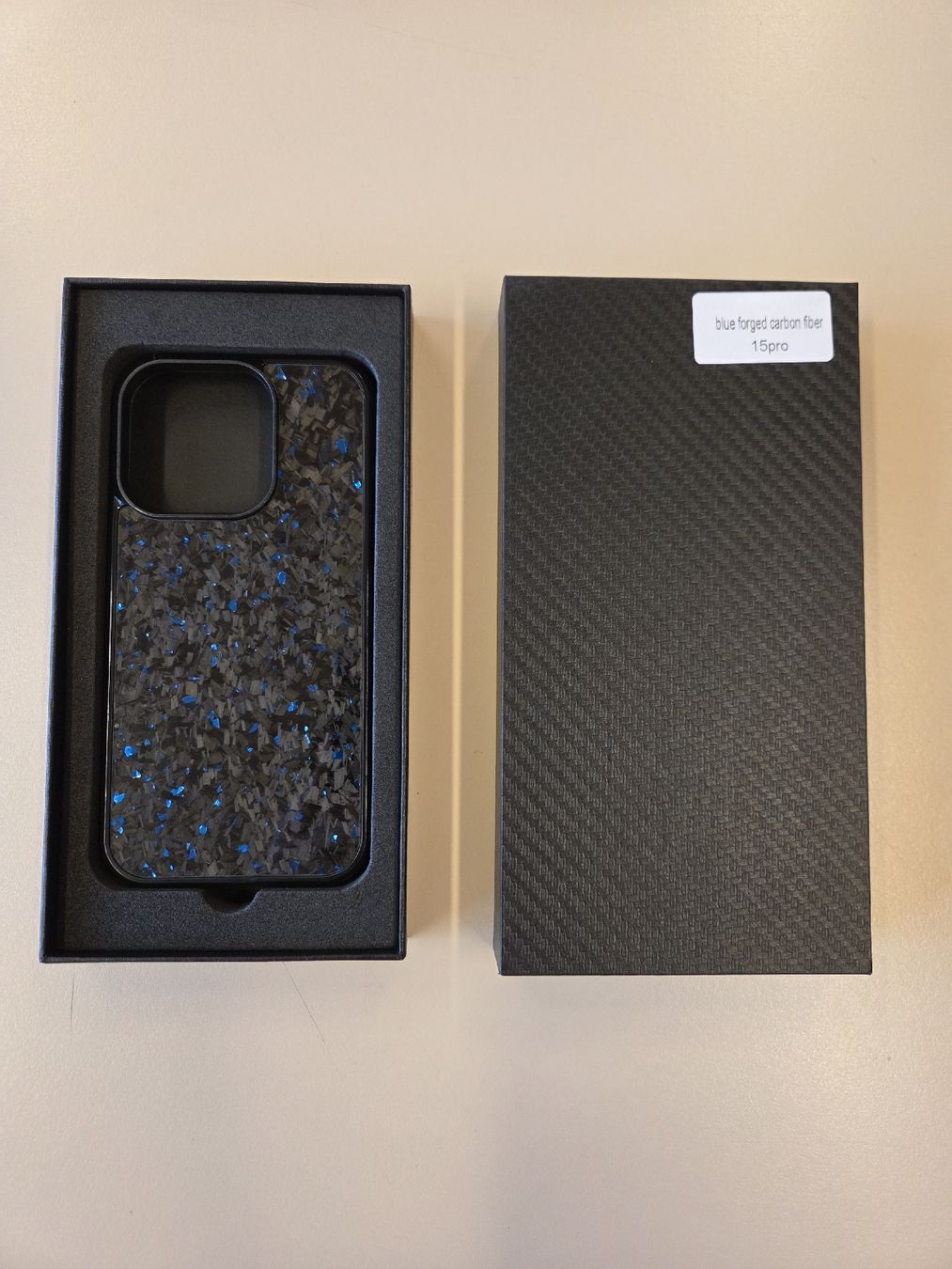 Covers & Schutzfolien: Iphone 15Pro Handyhülle Carbon – Neu und originalverpackt aus Rapperswil SG von Bierla