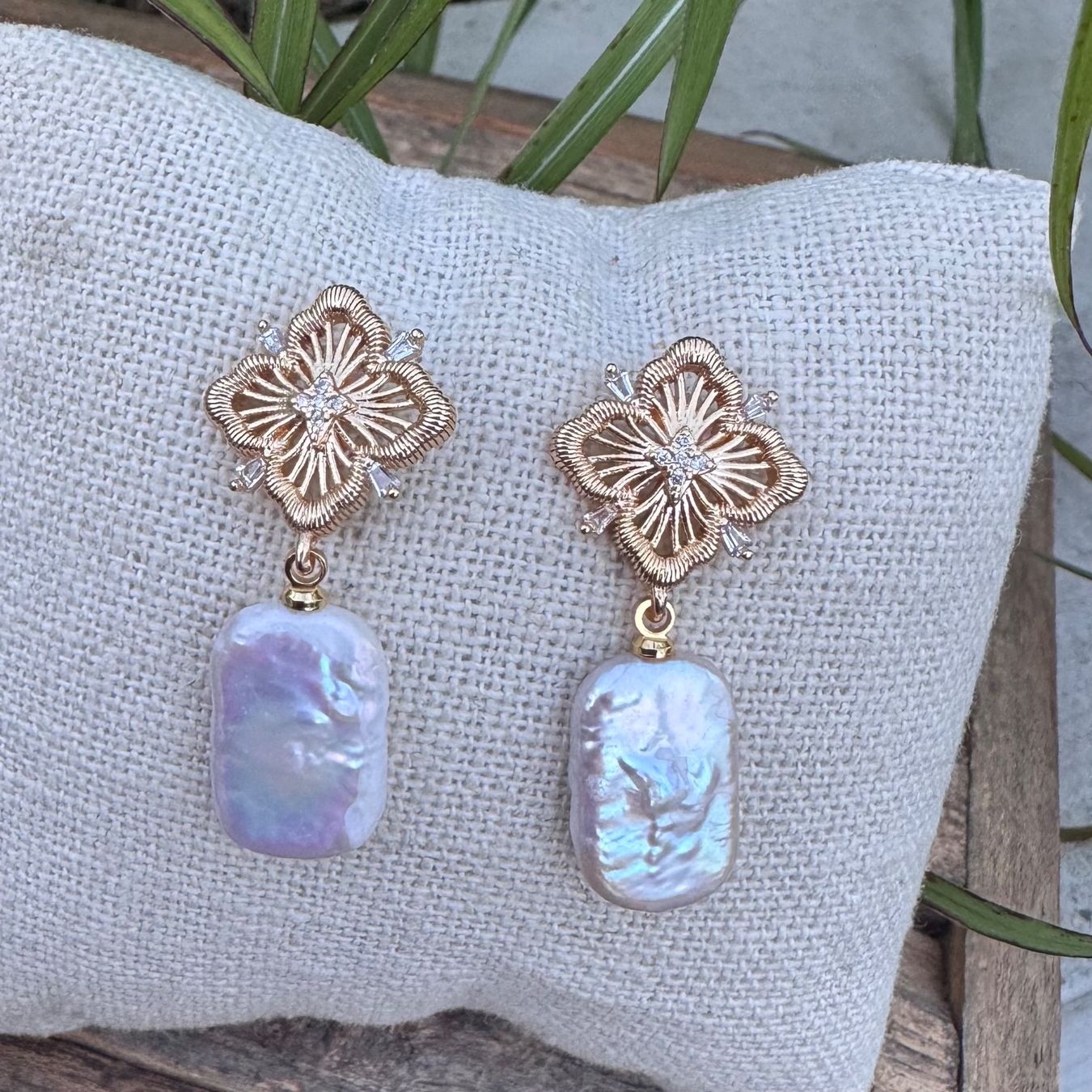 Orecchini pendenti & Orecchini a lobo: Wunderschön: Perlmutt-Ohrhänger vergoldet! – Nuovo e nell'imballaggio originale da Rombach venduto da Ivreajewels