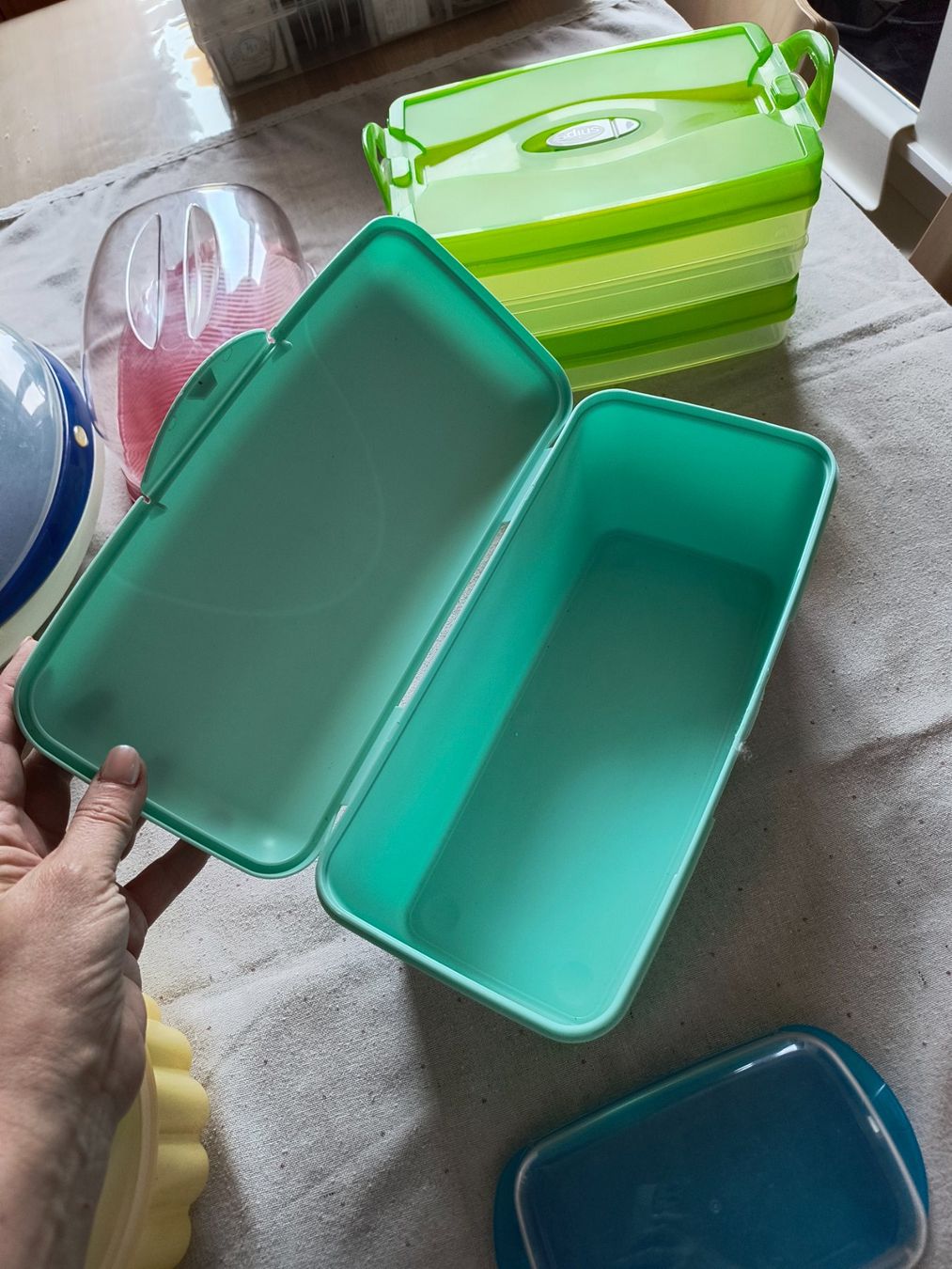 Tupperware Contenitori & Simili: Tupperware Behälter verschiedene Marken und Modelle – Usato da Neuhausen am Rheinfall venduto da VALAMA 4
