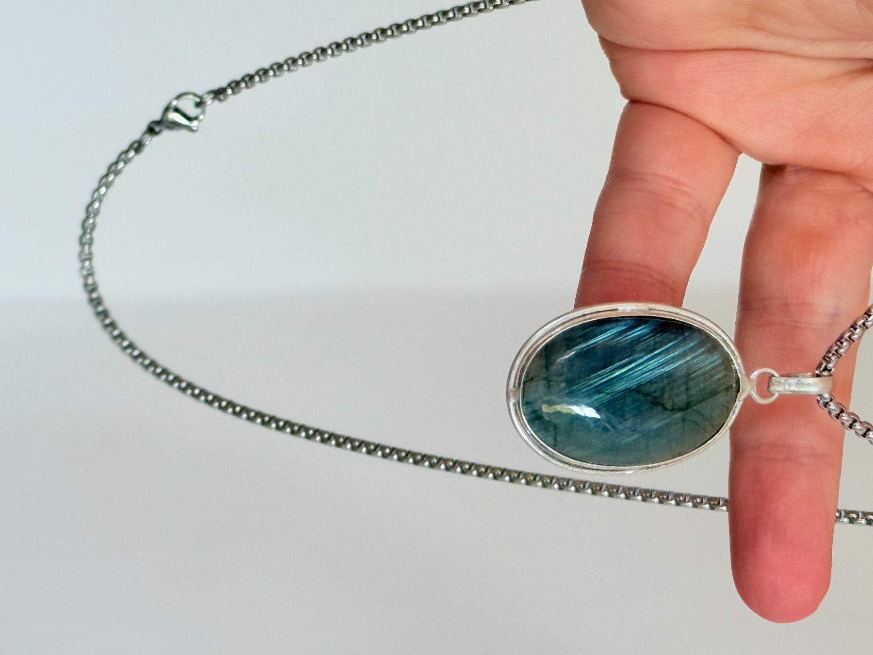 Ketten: Collier avec labradorite - Élégant & Naturel! – Neu und originalverpackt aus Genève von AWWA 2