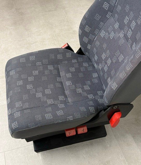Mercedes-Benz Alle Autoersatzteile: Sprinter W903 Beifahrer Einzelsitz mit Konsole – Gebraucht aus Affoltern am Albis von RSTF007 3