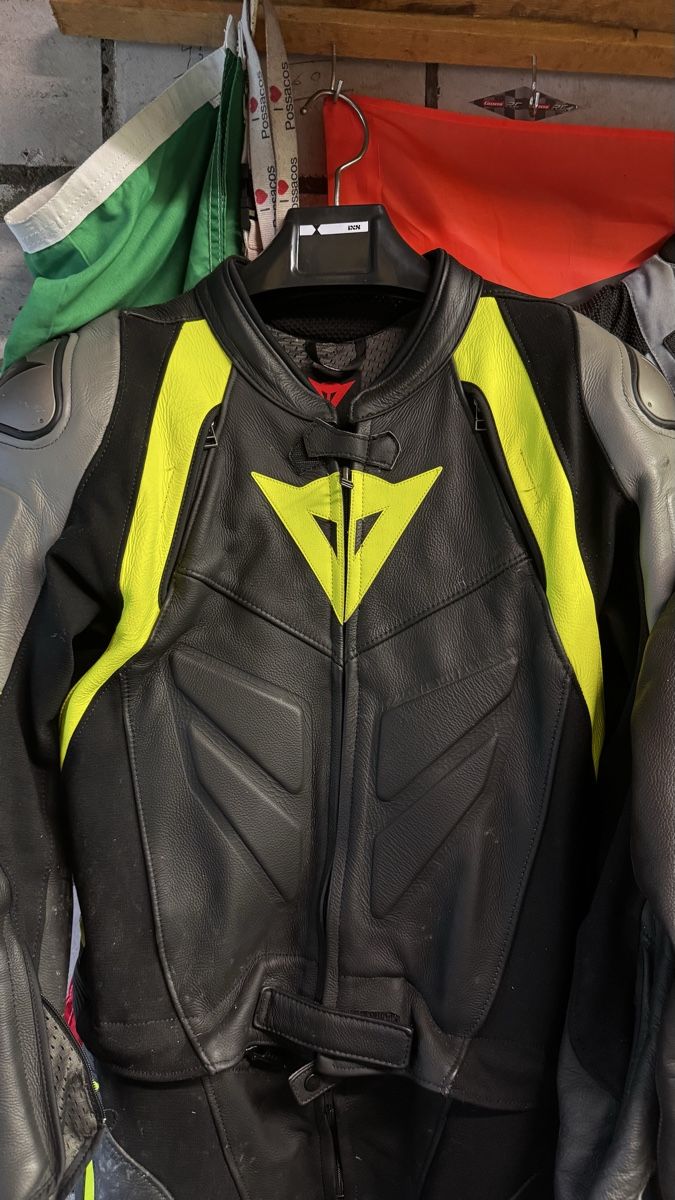 Dainese Completi: Dainese Lederkombi 2 teilig, Avro 4 – Usato da Luzern venduto da lil_zd5g