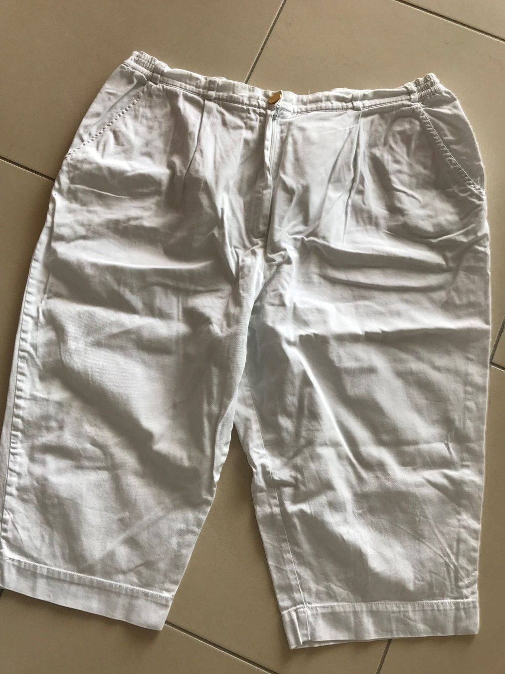Pantaloni: Bermuda  / Kurze Hose  -  T 50 – Nuovo (secondo la descrizione) da Arzier-Le Muids venduto da WinT078