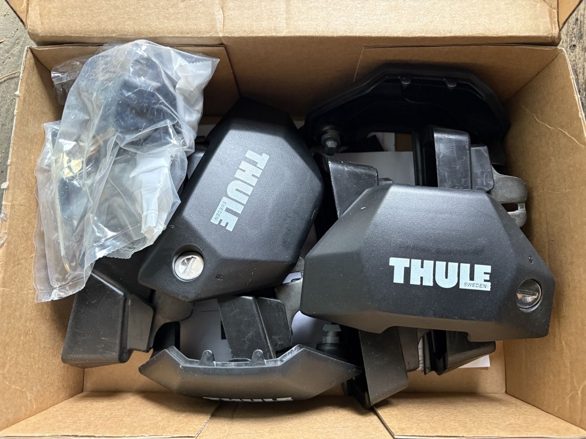 Thule Portapacchi: Barres de toit Thule – Usato da Neyruz-sur-Moudon venduto da Flachouille 2