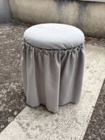 Vintage Pouf / Polsterhocker mit Stauraum – Hellgrauer Stoff