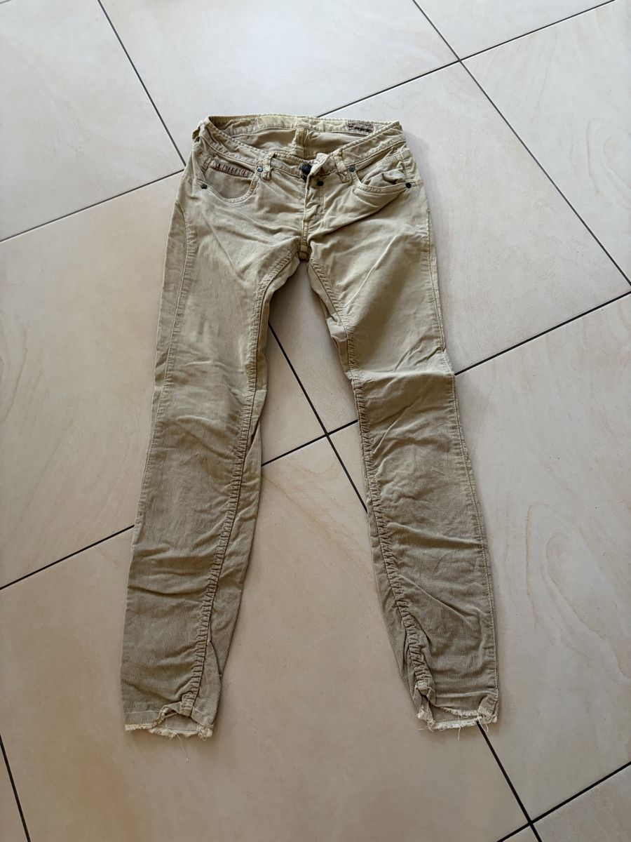 Herrlicher Pantaloni: Leichte Cordhose Herrlicher Gr. 25 – Usato da Glarus venduto da moab21