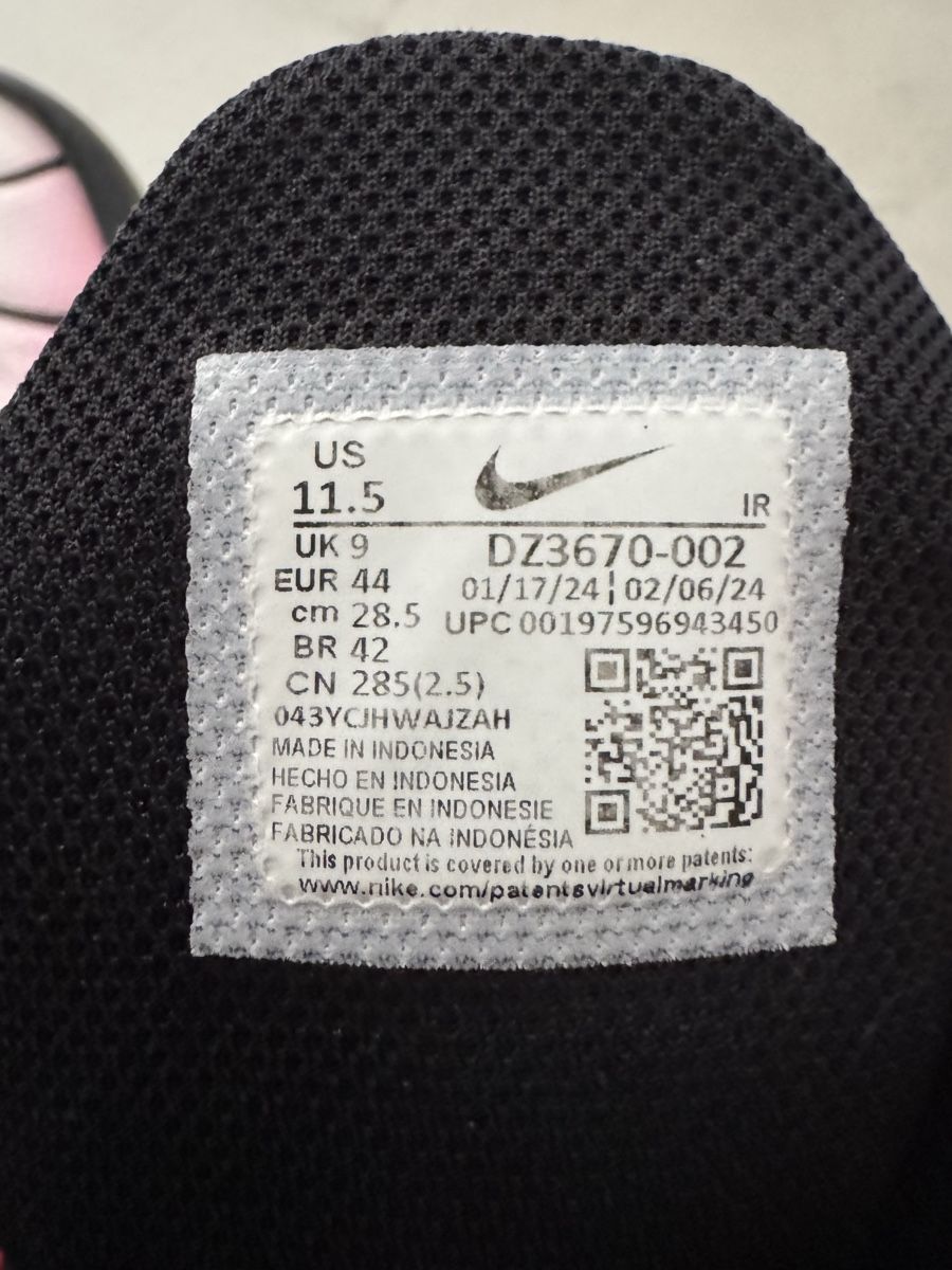 Nike Scarpe da uomo: Nike Air Max Plus TN SE Taille 44 Rose Blanc Noir – Usato da Fribourg venduto da Veronique22 5