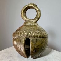 Cloche ancienne en bronze massif