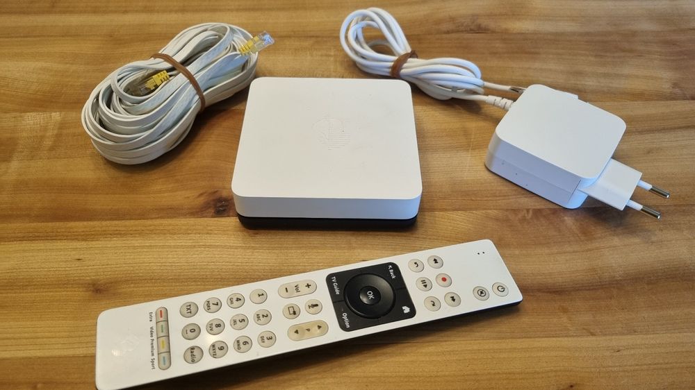 Swisscom TV Box mit Fernbedienung und Netzwerkkabel | Kaufen auf Ricardo