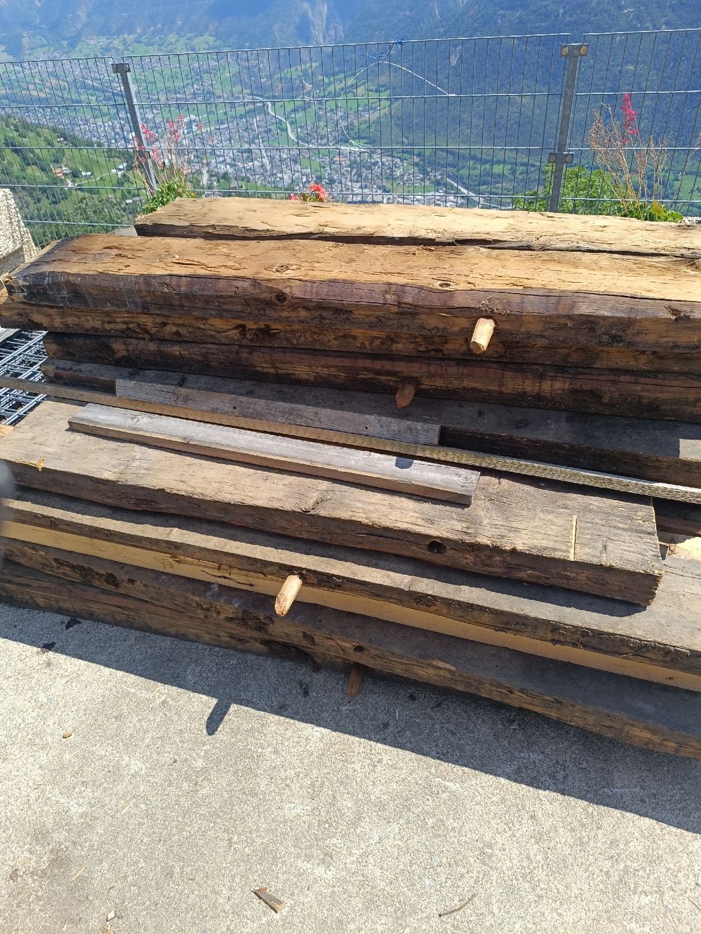 Articoli in legno: Alte Holz Balken Bretter gebraucht – Usato da Mund venduto da mundstei