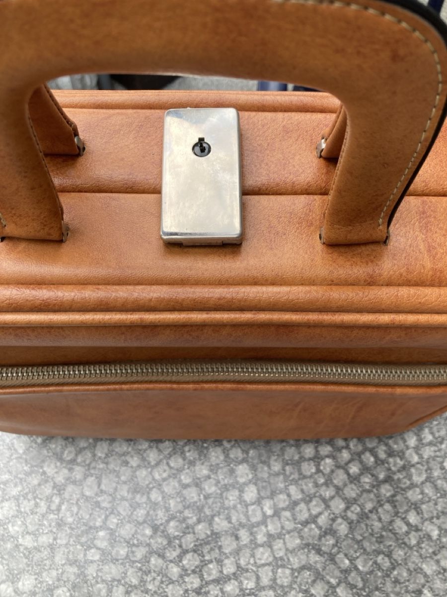 Koffer & Taschen: Mallette marron clair simili de voyage ancienne – Gebraucht aus Bursinel von SeveralLives 1