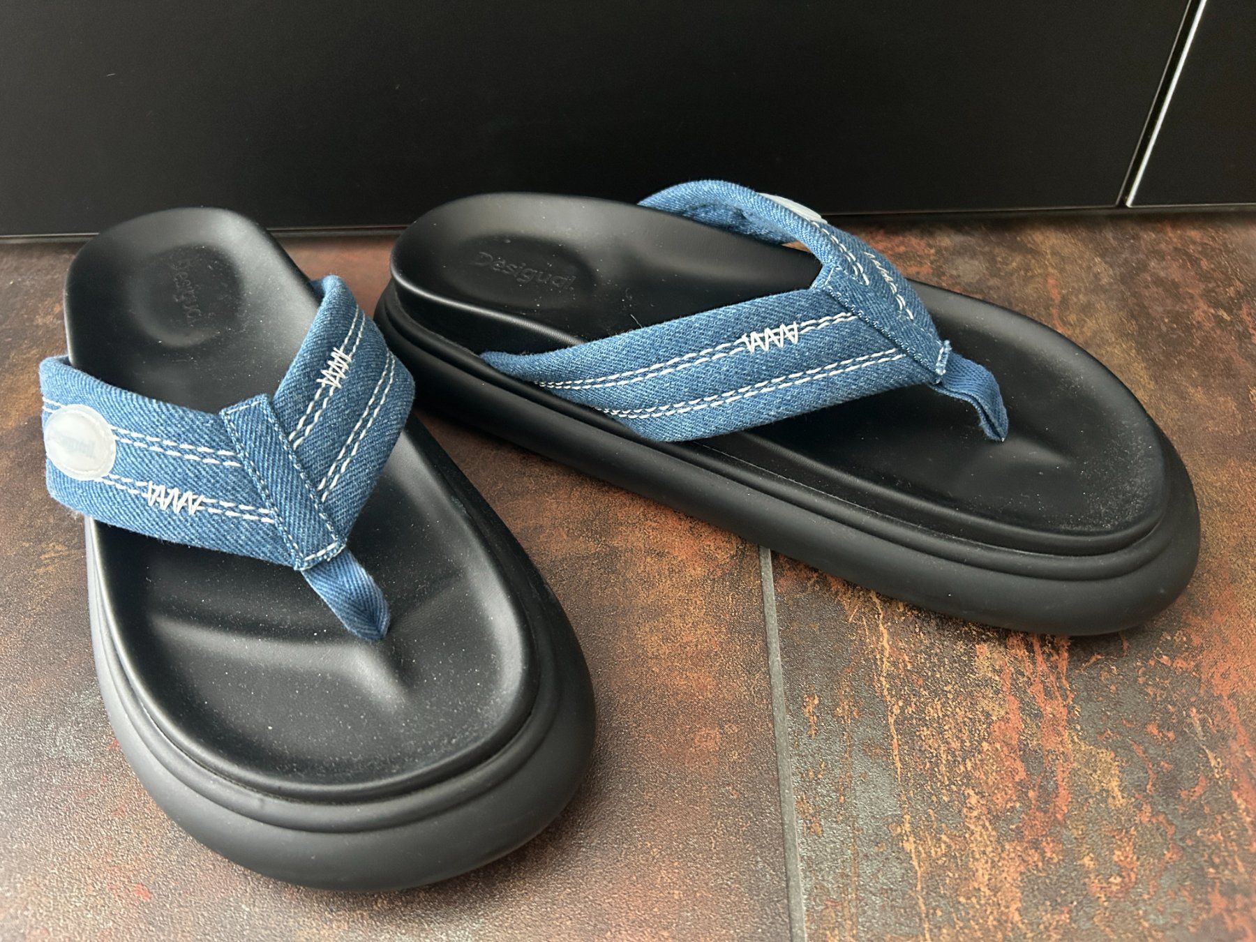 Desigual Scarpe da donna: Desigual Plateau Flipflop – Nuovo (secondo la descrizione) da Abtwil SG venduto da Elocin0815