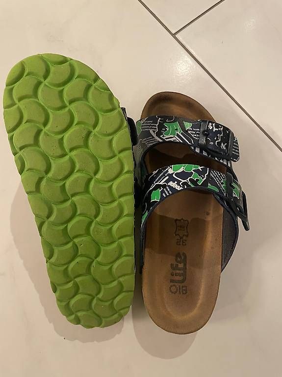 Schuhe für Jungen: Hausschuhe Gr. 32 – Gebraucht aus Pfäffikon Sz von alar 2