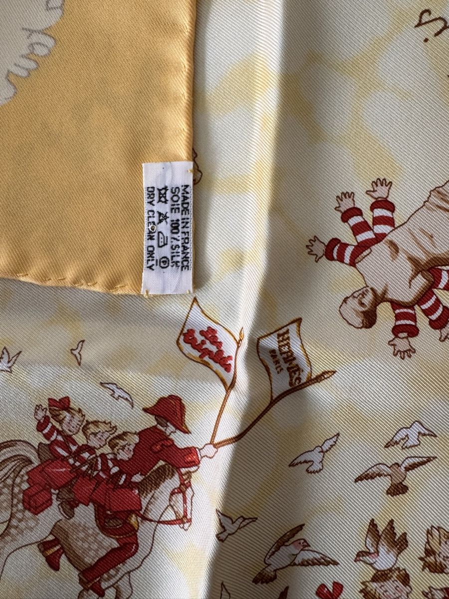 Hermès Foulard & Sciarpe: Hermès gavroche neuf 31x31 cm Les Triplés – Nuovo (secondo la descrizione) da Genève venduto da HappyLifestyle 7