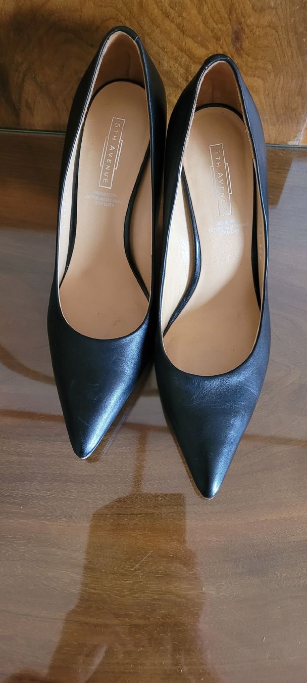 Damenschuhe: Schwarze Lederpumps – Gebraucht aus Bassecourt von Niame
