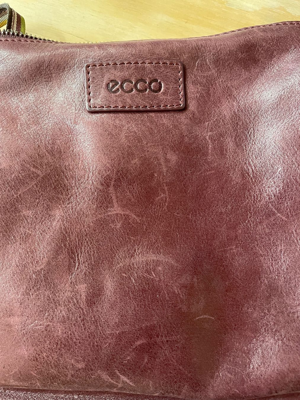 Autres vêtements & accessoires: ECCO sac bordeaux – D'occasion à Lausanne par PlusValue_Lausanne 4