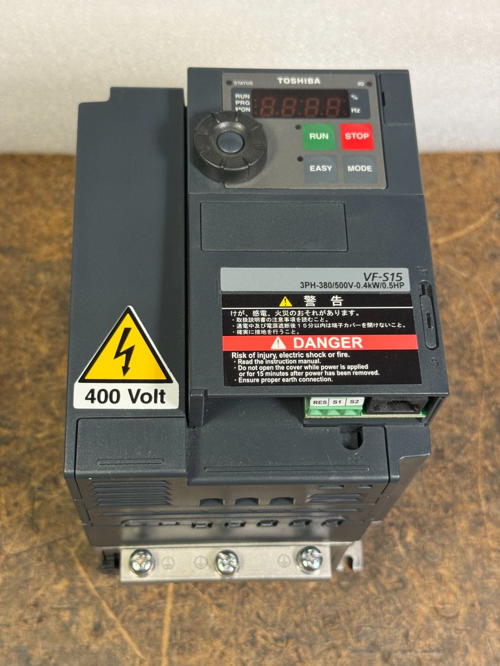 Componenti elettronici: Frequenz Umrichter, Konverter TOSHIBA – Usato da Ins venduto da funkflieger 3