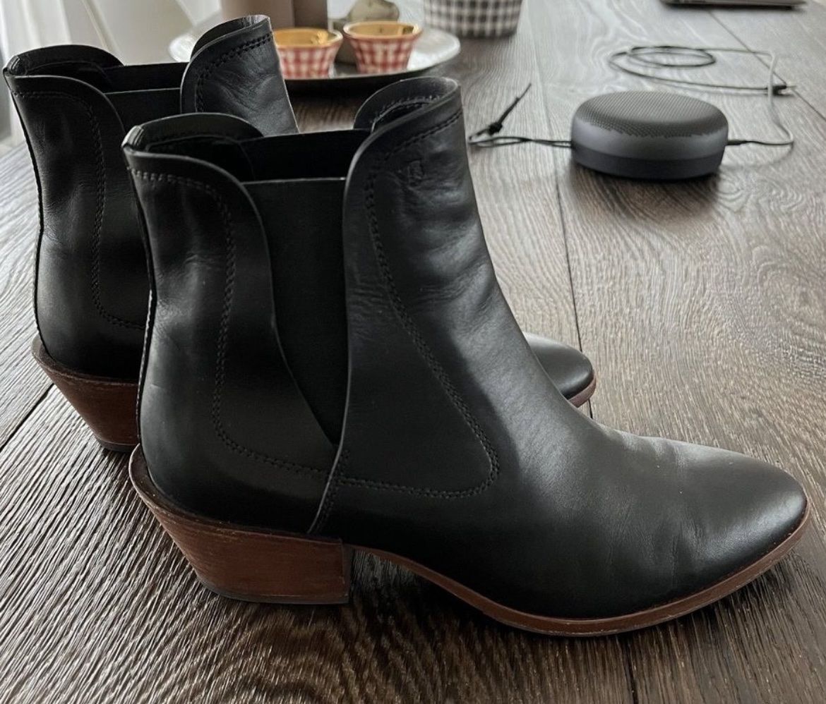 Tod'S Damenschuhe: Tod‘s Stiefeletten 37 1/2 – Gebraucht aus Füllinsdorf von Ilnomi 1