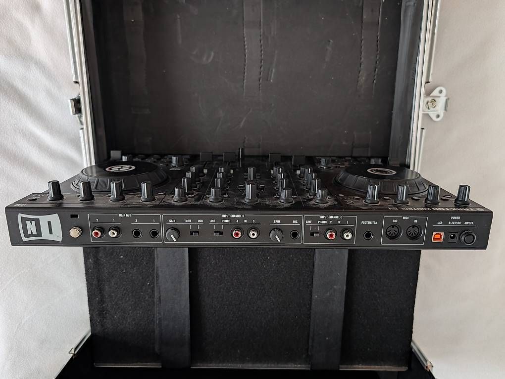 Console di mixaggio: Traktor Kontrol S4 Mk1 – Usato da Basel venduto da KJG 2