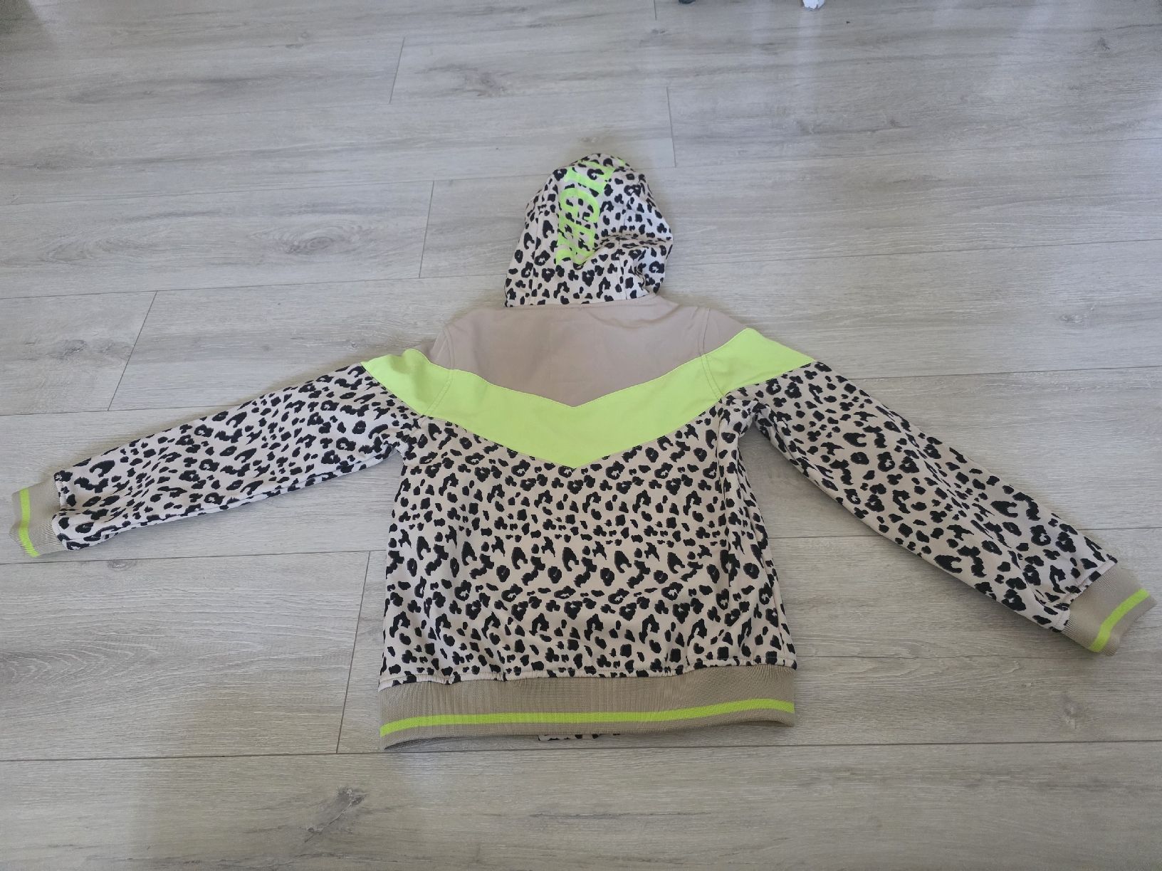 Giacche & Cappotti: Coole Mädchen Softgell WE Jacke mit Leo-Muster, Grösse 134 – Usato da Wigoltingen venduto da Zuckerfee84 1