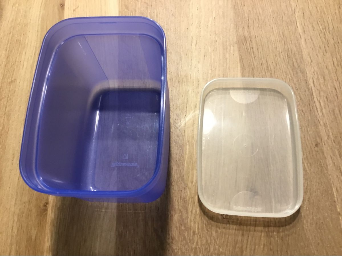 Tupperware Contenitori & Simili: Tupperware Behälter in blau mit Deckel - 1 Liter – Usato da Triesen venduto da Trisuna 1