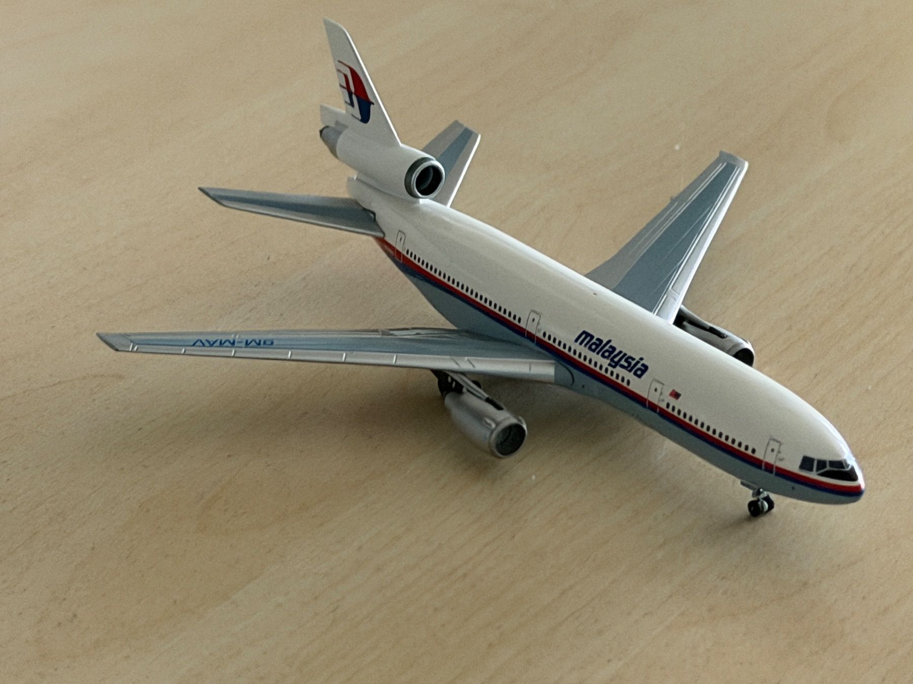 McDonnell Douglas Kit di modellismo & Modellini statici: DC- 10-30 Malaysia 1:400 – Usato da Dietlikon venduto da Megatop0 1