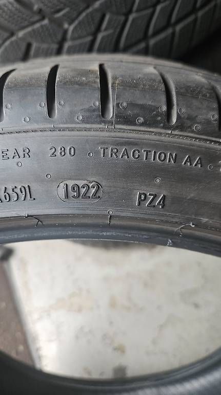 Pirelli Pneus & Kompletträder: Pirelli. 235/40 R20 Sommerreifen – Gebraucht aus Weisslingen von Mechanik87 1