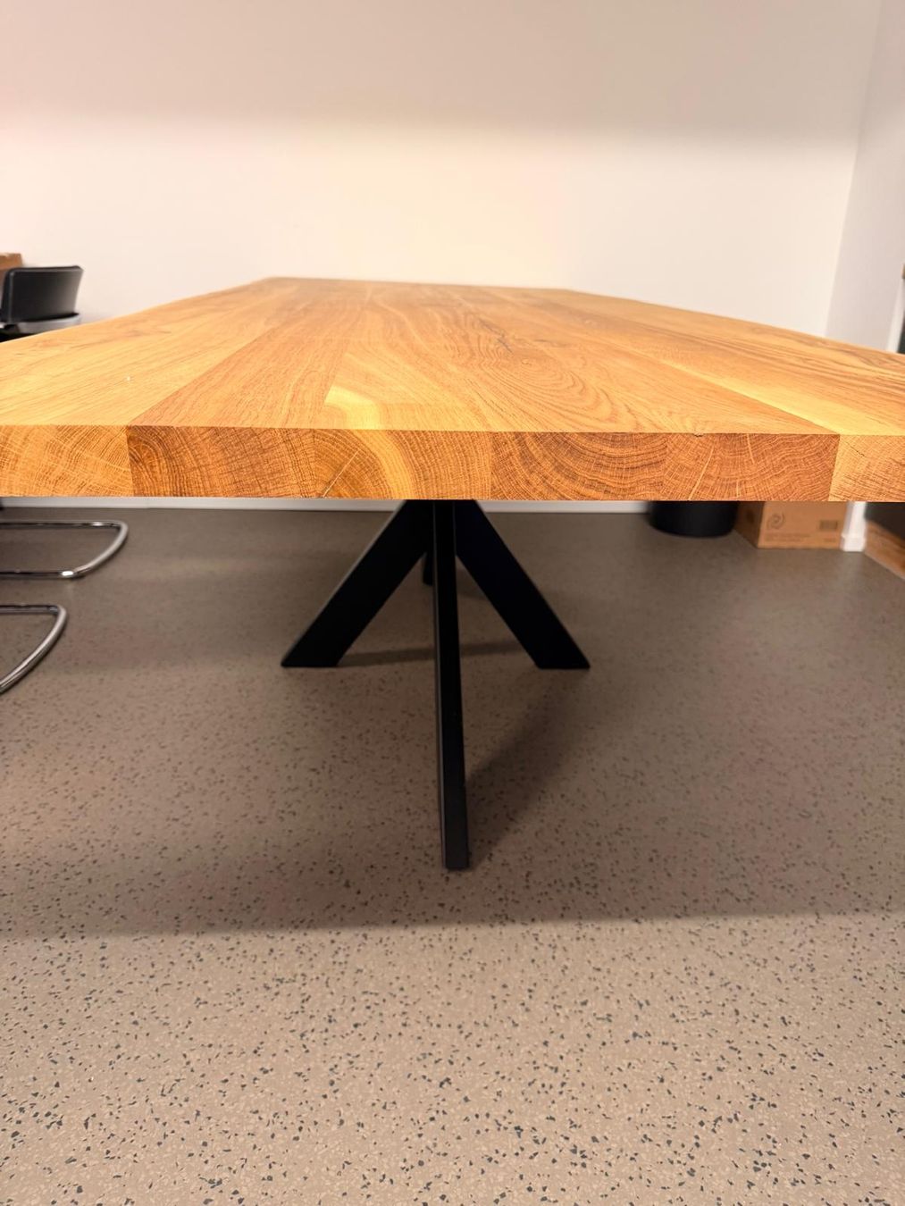 Tables: Edler Esstisch aus massiver Eiche – Neuf (Voir description) à Zunzgen par Fleksi 5