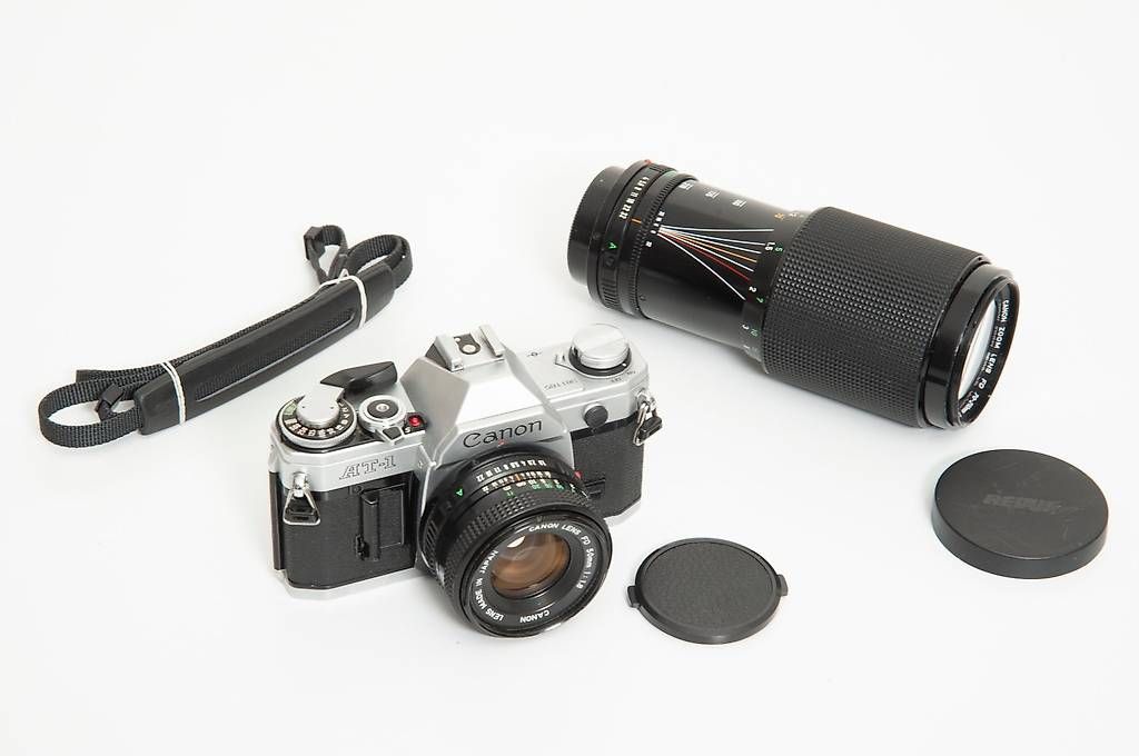 Canon Kamera: Canon AT-1 - Lens FD 50/1.8 - 70-200/4 – Gebraucht aus Lausanne von Phlox02