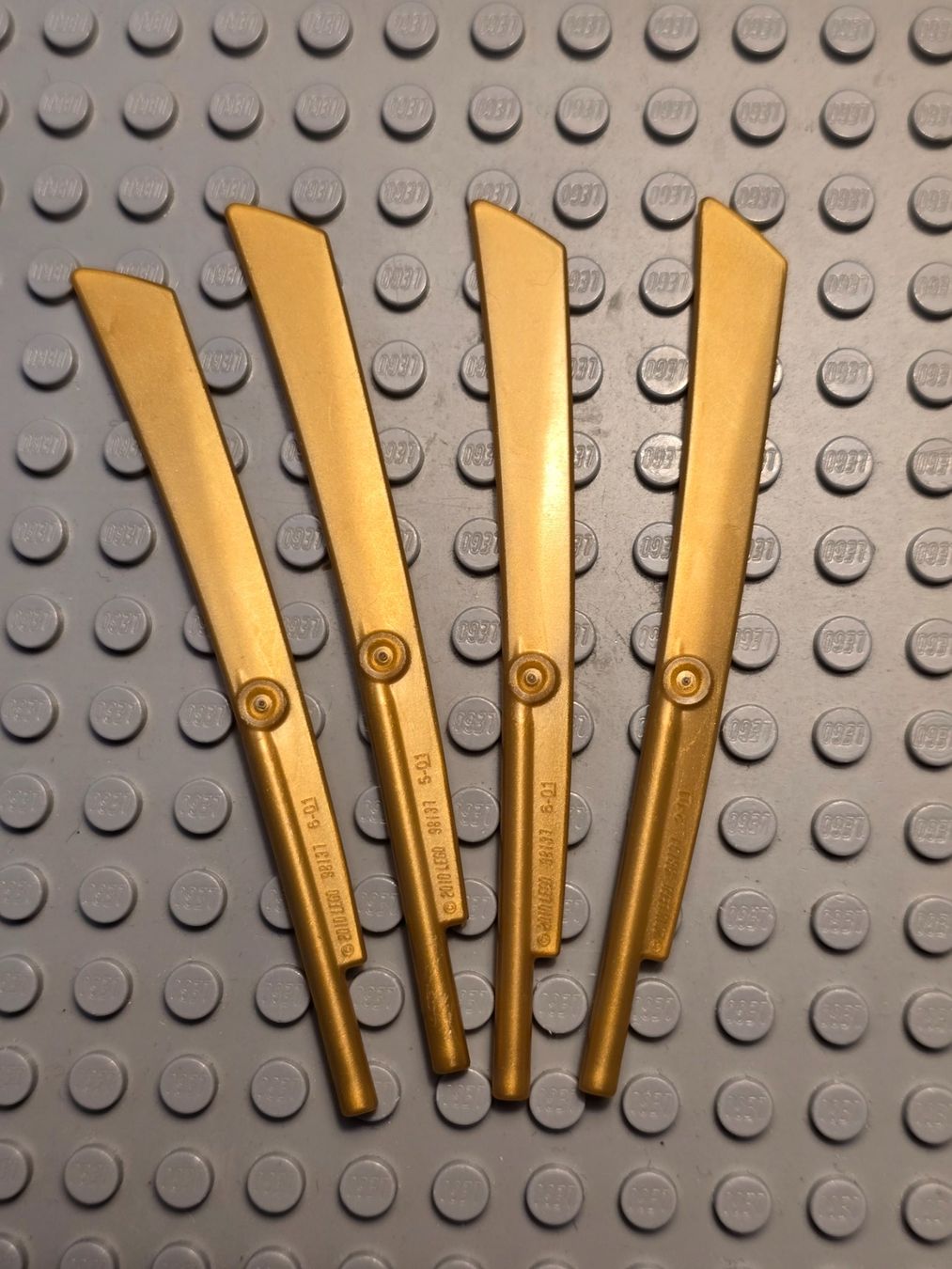 Lego Kit di costruzioni: Lego 4x Klinge (98137) – Usato da Basel venduto da Swi-7621