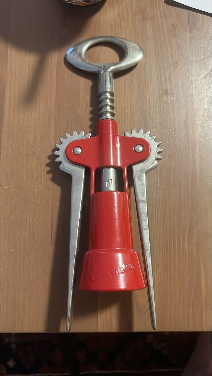 Apribottiglie & Tappi per chiusura: Klassischer Kellnermesser-Korkenzieher - Rot & Silber – Usato da Steffisburg venduto da Michaels011