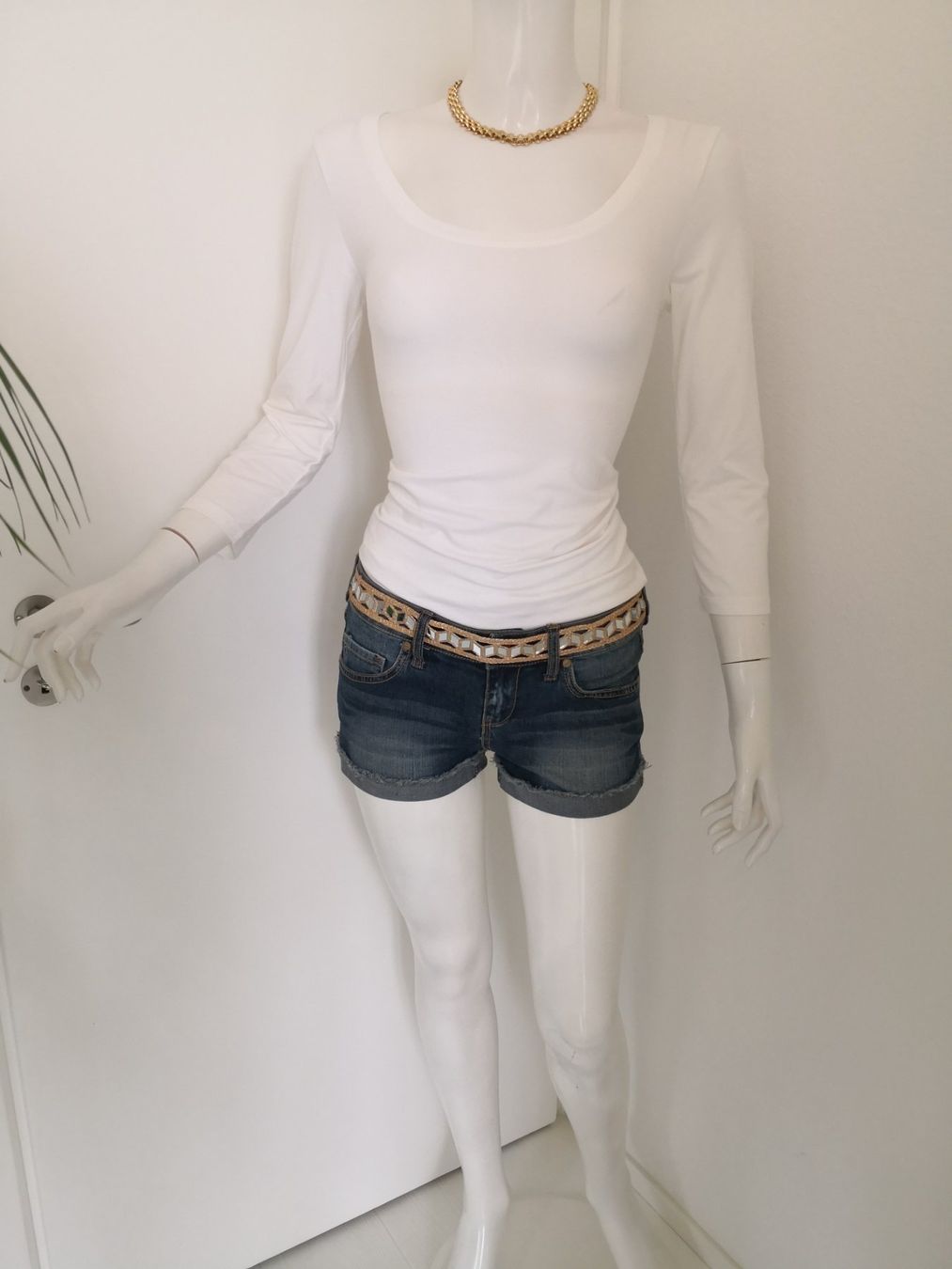 Mango T-Shirts: 🤩MANGO LANGARM T-SHIRT WEISS – Gebraucht aus Olten von Naja-Twins-Twins 2
