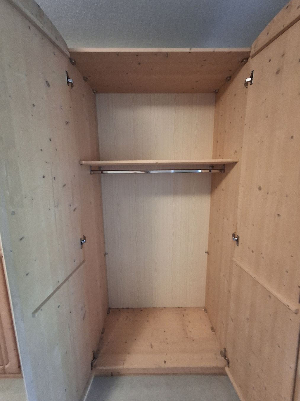 Schränke: Kleiderschrank  – Gebraucht aus Bäriswil BE von vonys 1