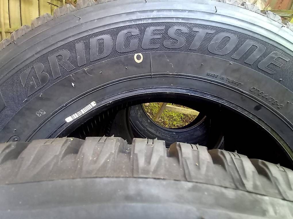 Pneus & Kompletträder: 3x neue Bridgestone 195/70R15 – Gebraucht aus Gommiswald von powerlift