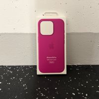 Apple | Silicon Case | Fuchsia | iPhone 16 Pro